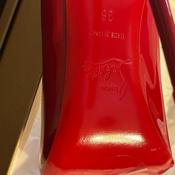 Christian Louboutin pumps New w/box. Tiny flaw wrinkle on the edge of sole - Picture 10 of 11